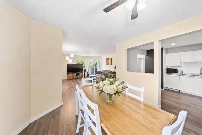 209 11963 223 STREET - photo 4 of 24
