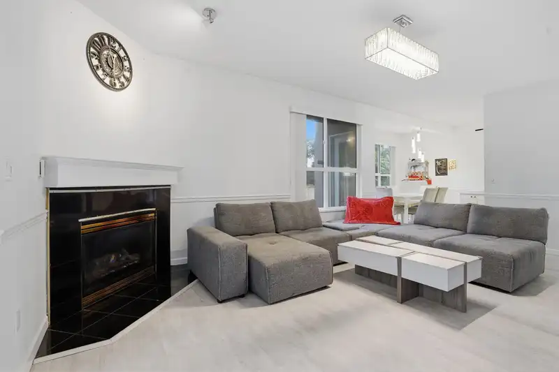 110 14981 101A AVENUE - photo 3 of 40