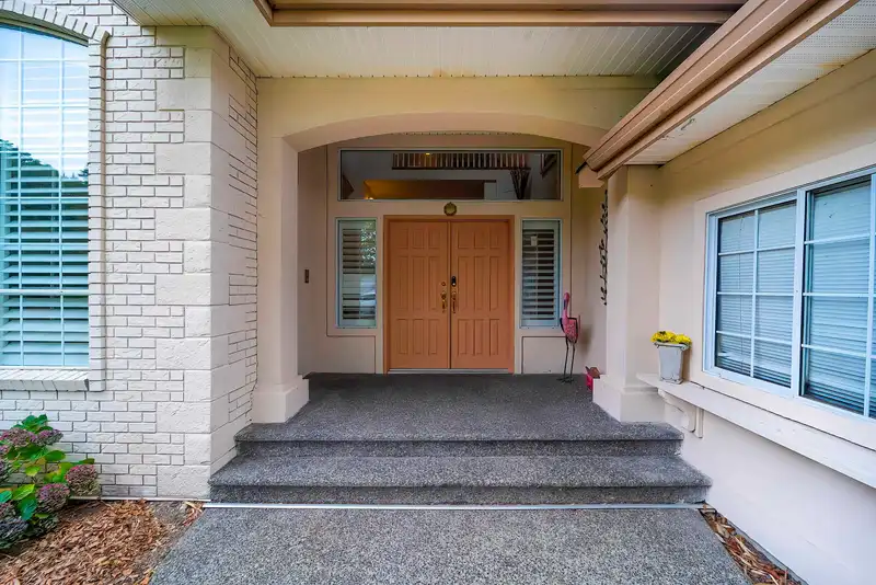14872 25A AVENUE - photo 3 of 37