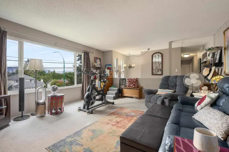 3850 MOSCROP STREET - photo 4 of 21