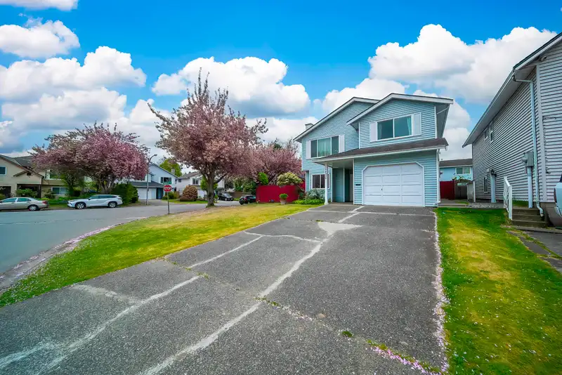 14932 98A AVENUE - photo 3 of 40