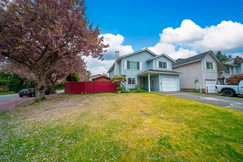 14932 98A AVENUE - photo 4 of 40
