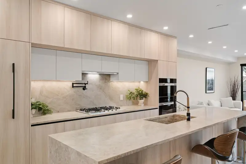 502 E 5TH STREET - photo 4 of 40