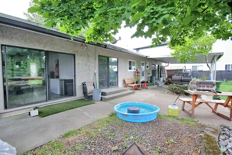 34740 3 AVENUE - photo 4 of 37