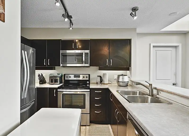 452 10838 CITY PARKWAY - photo 3 of 16