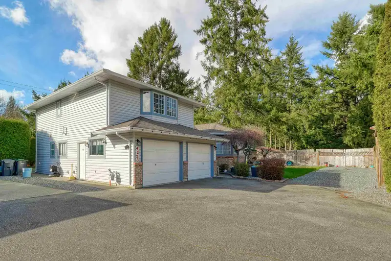 4223 200A STREET - photo 2 of 40