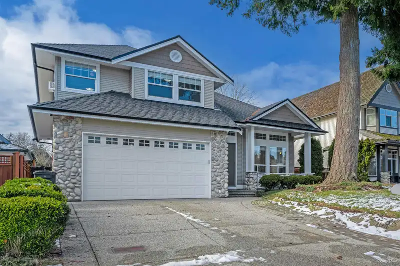 1911 140A STREET - photo 3 of 39