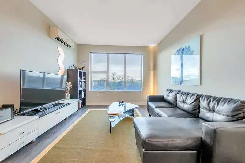 521 9311 ALEXANDRA ROAD - photo 3 of 27