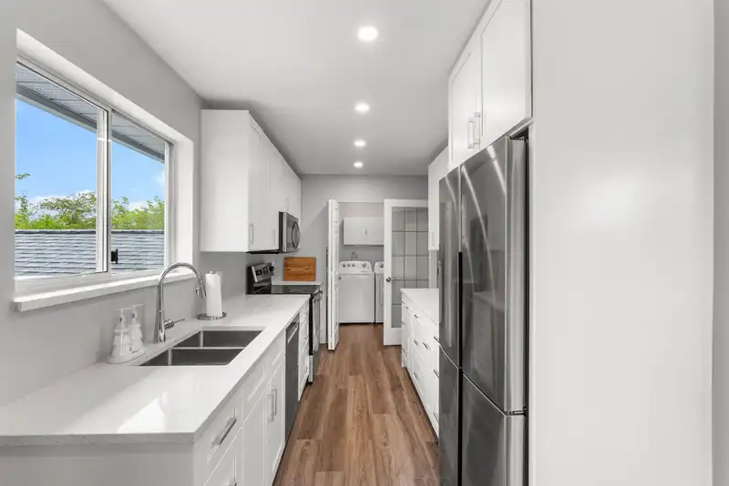 2 6320 48A AVENUE - photo 2 of 37