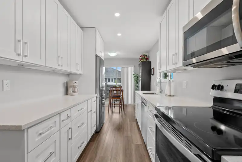 2 6320 48A AVENUE - photo 3 of 37