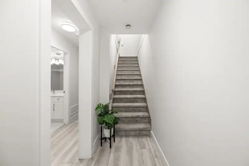 23 19631 55A AVENUE - photo 3 of 40