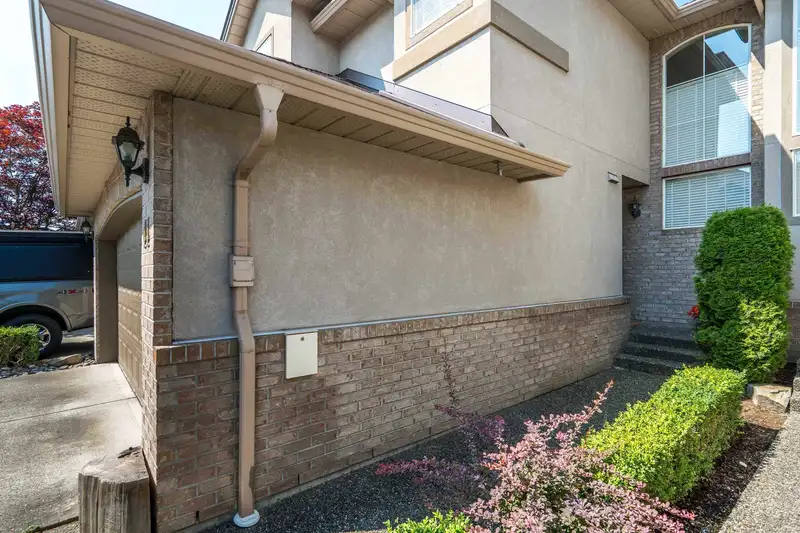 44 2525 YALE COURT - photo 3 of 38