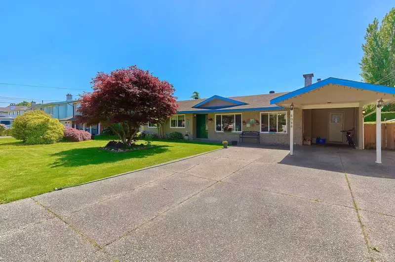 6086 49 AVENUE - photo 1 of 32