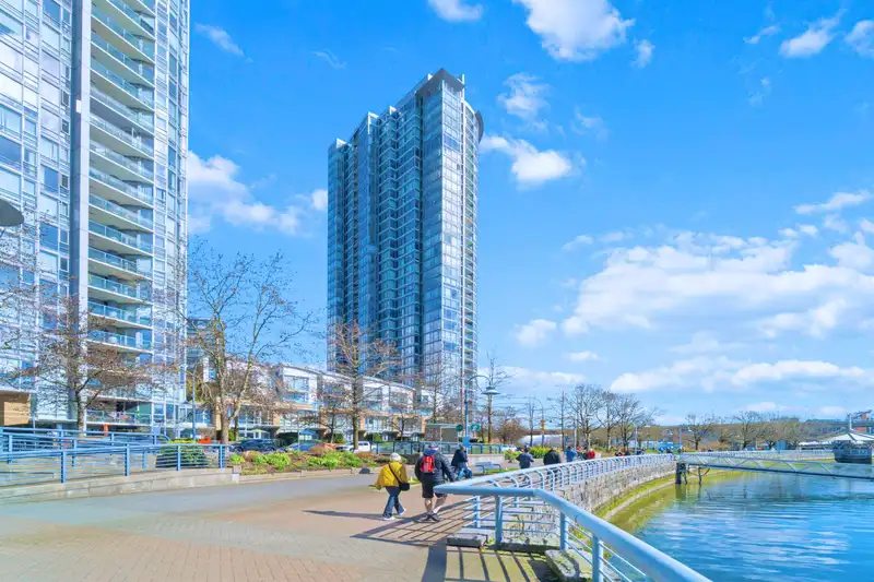 3608 1033 MARINASIDE CRESCENT - photo 1 of 32