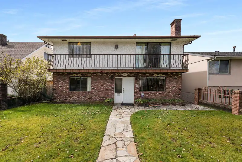 3481 DIEPPE DRIVE - photo 1 of 36
