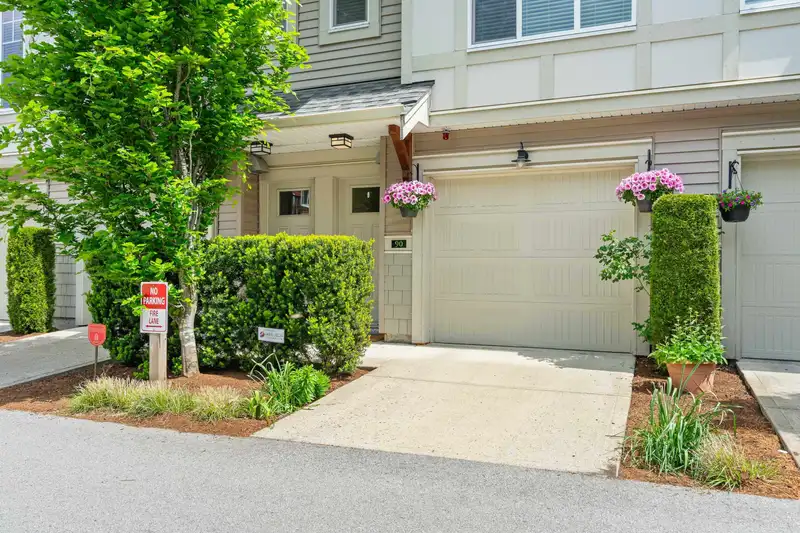 90 20498 82 AVENUE - photo 2 of 36