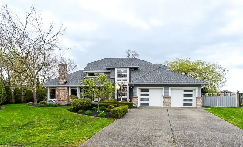 15464 60A AVENUE - photo 2 of 40