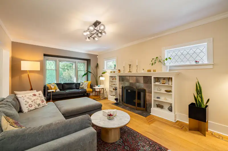 4343 11TH AVENUE - photo 2 of 40