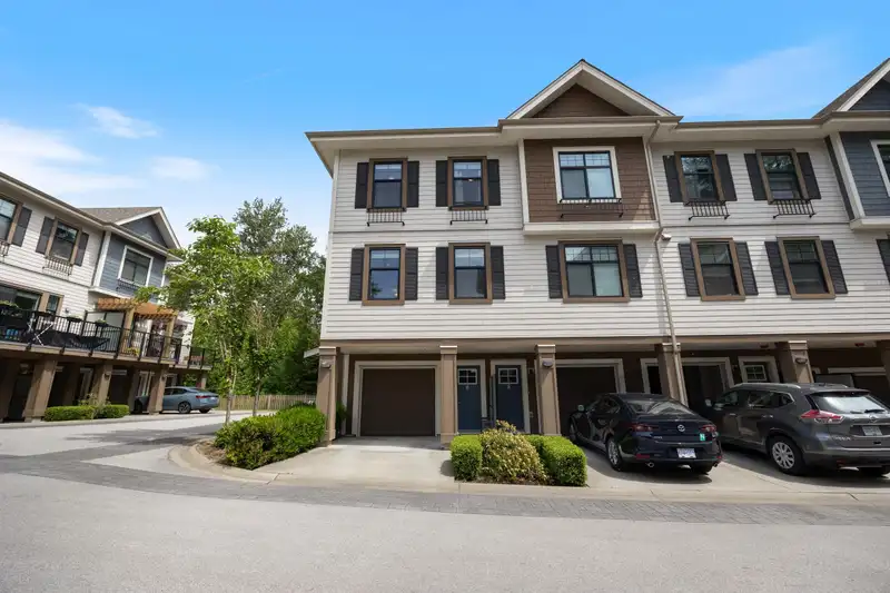 6 1818 HARBOUR STREET - photo 2 of 40