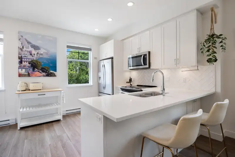 6 1818 HARBOUR STREET - photo 4 of 40