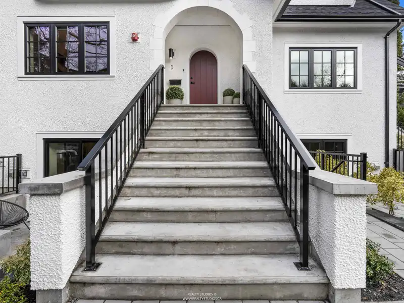 1 4088 MAPLE CRESCENT - photo 2 of 39