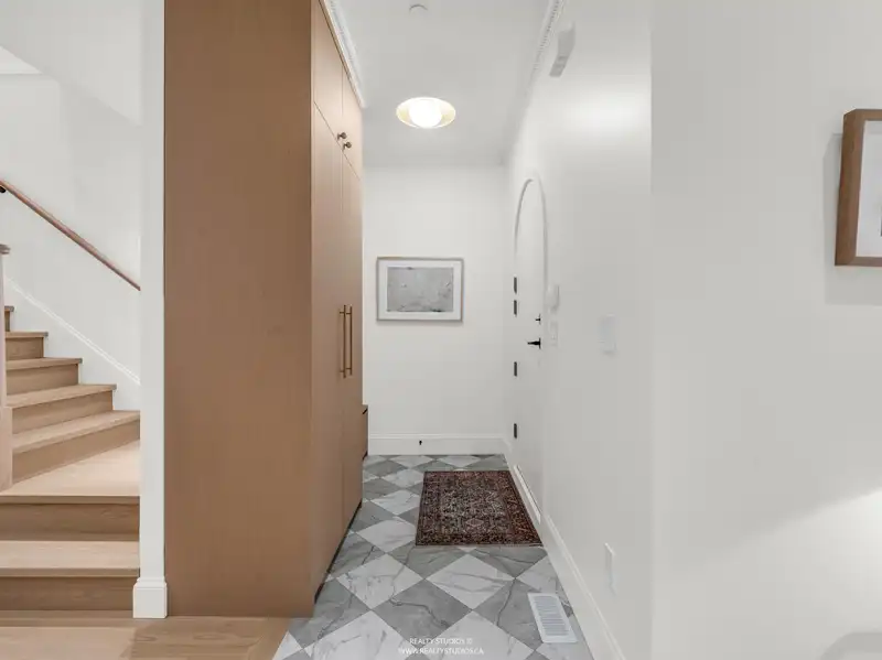 1 4088 MAPLE CRESCENT - photo 3 of 39