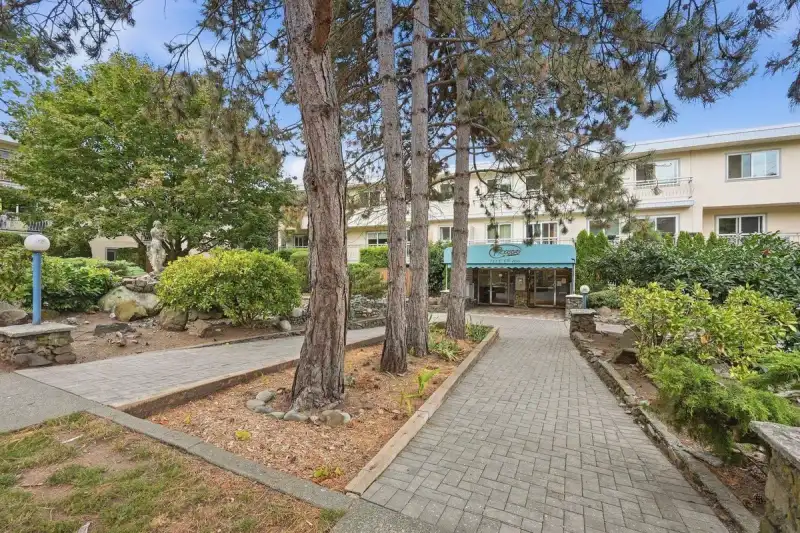 229 711 E 6TH AVENUE - photo 1 of 25