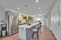 3 2338 KELLY AVENUE - thumbnail 1