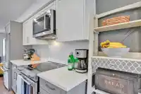 3 2338 KELLY AVENUE - thumbnail 2