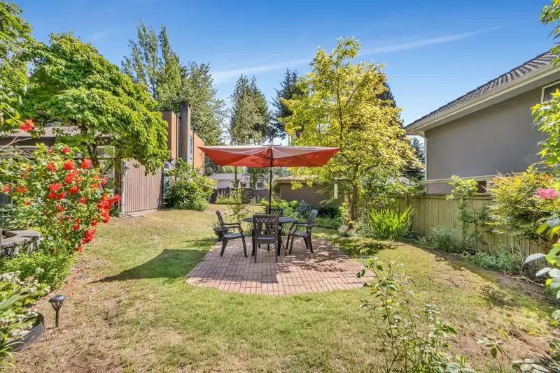 14246 102 AVENUE - photo 4 of 40