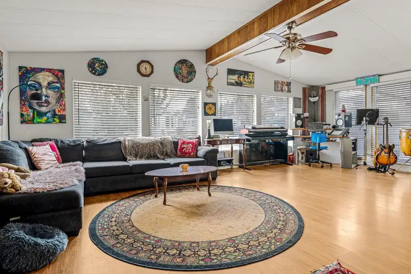 31 145 KING EDWARD STREET - photo 2 of 27