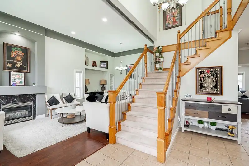 14532 84 AVENUE - photo 4 of 38