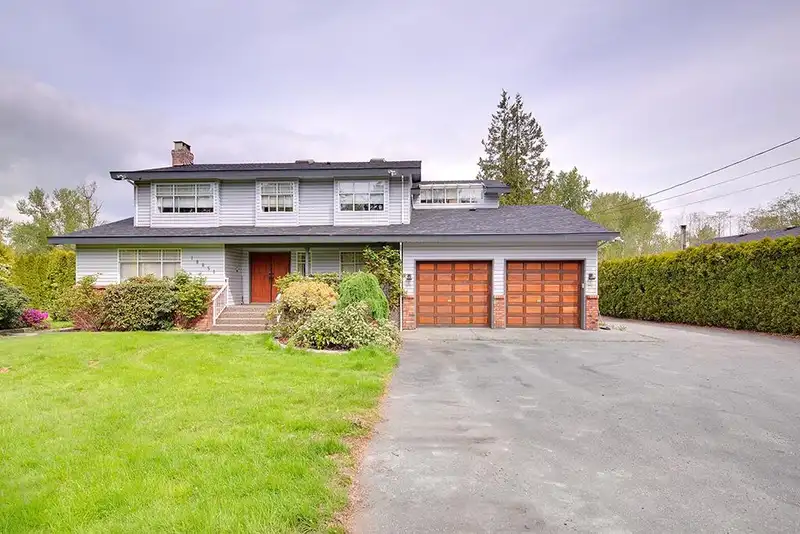 18851 74 AVENUE - photo 1 of 39