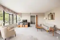 302 1480 DUCHESS AVENUE - thumbnail 11