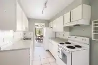 302 1480 DUCHESS AVENUE - thumbnail 19