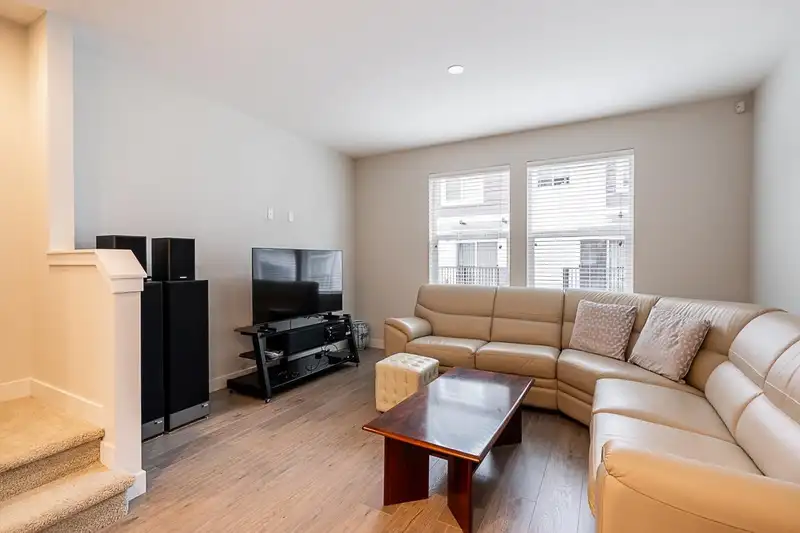 18 6089 144 STREET - photo 4 of 39