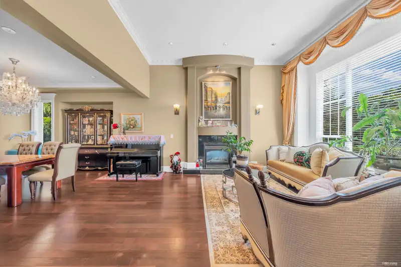 717 SHAW AVENUE - photo 4 of 40
