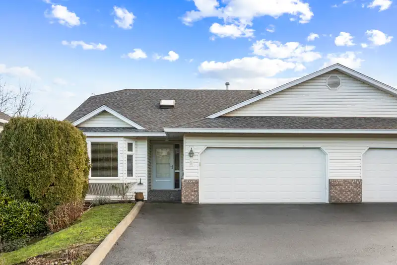 9 3054 TRAFALGAR STREET - photo 2 of 40