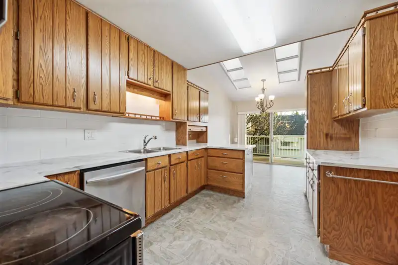 9 3054 TRAFALGAR STREET - photo 3 of 40