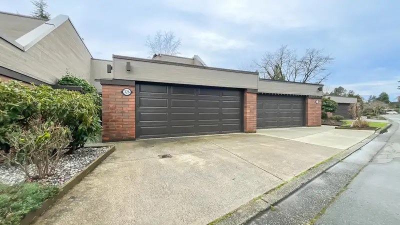 326 GREENSBORO PLACE - photo 4 of 35