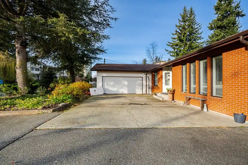 32067 TIMS AVENUE - photo 3 of 38