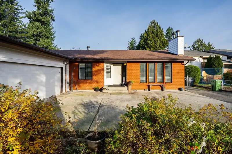 32067 TIMS AVENUE - photo 4 of 38