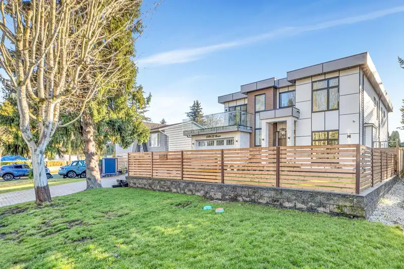15496 22 AVENUE - photo 4 of 40