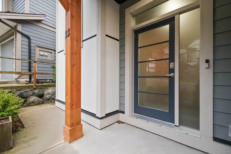 22 6262 REXFORD DRIVE - photo 2 of 34