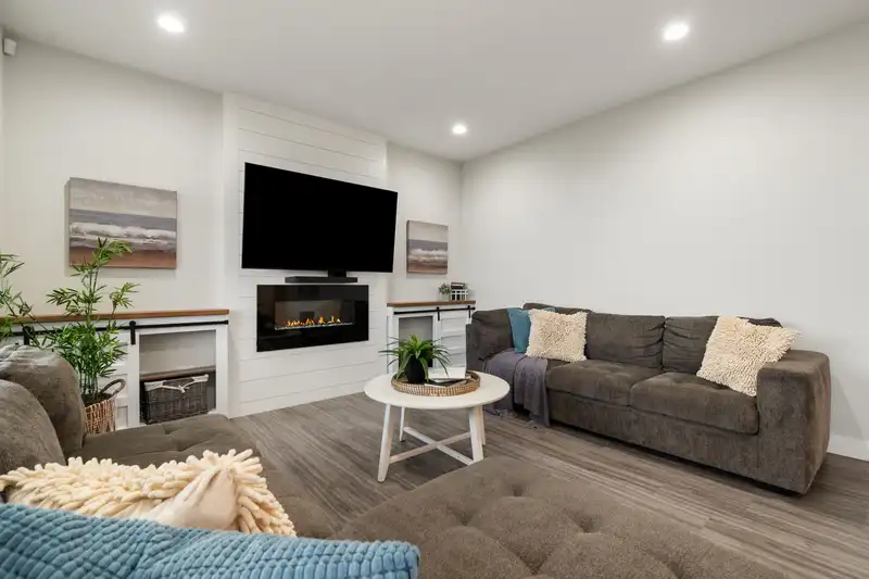 22 6262 REXFORD DRIVE - photo 3 of 34
