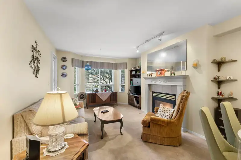 208 13475 96 AVENUE - photo 4 of 33