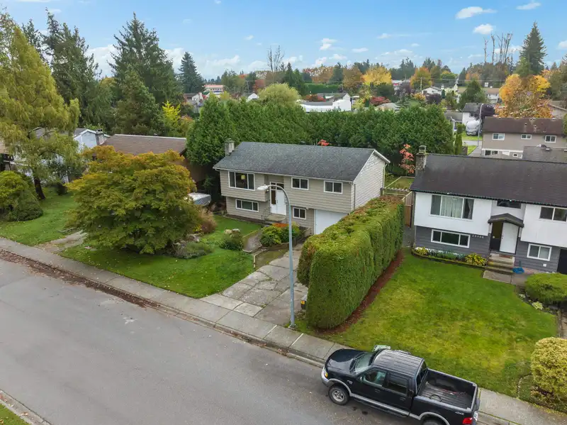 26506 33 AVENUE - photo 4 of 39
