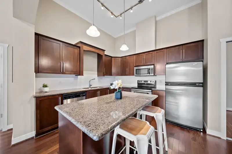 421 2628 MAPLE STREET - photo 2 of 26