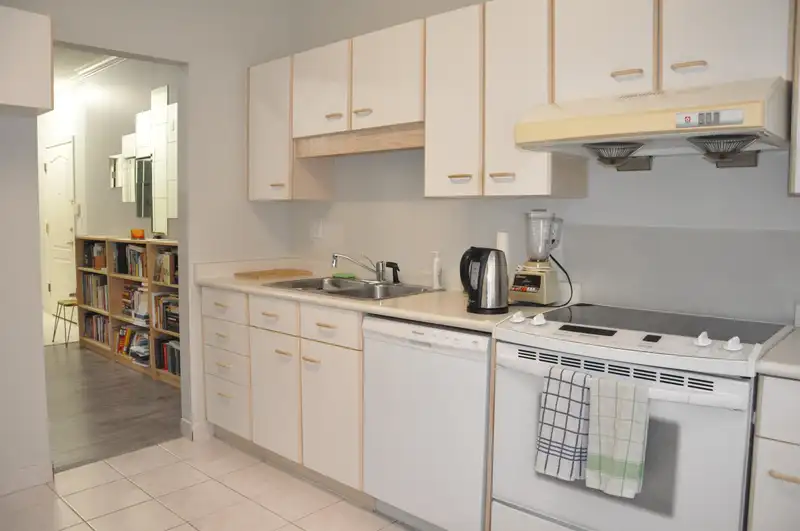 209 6688 BURLINGTON AVENUE - photo 4 of 22