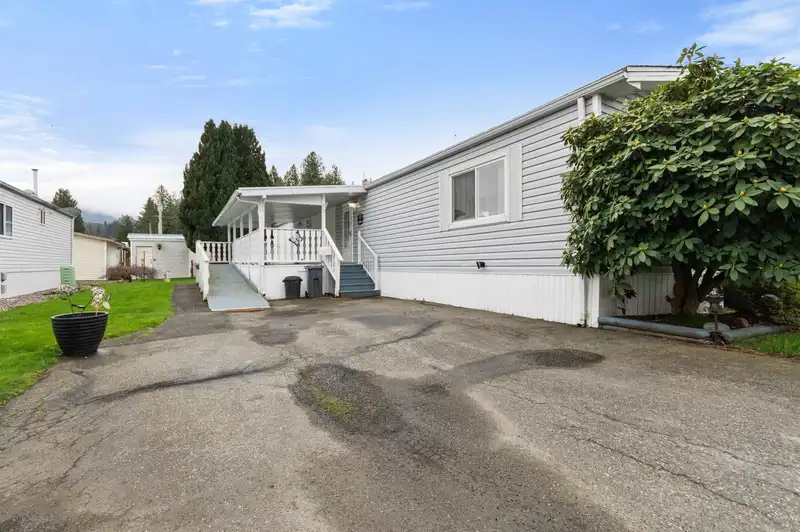 81 6035 VEDDER ROAD - photo 2 of 17